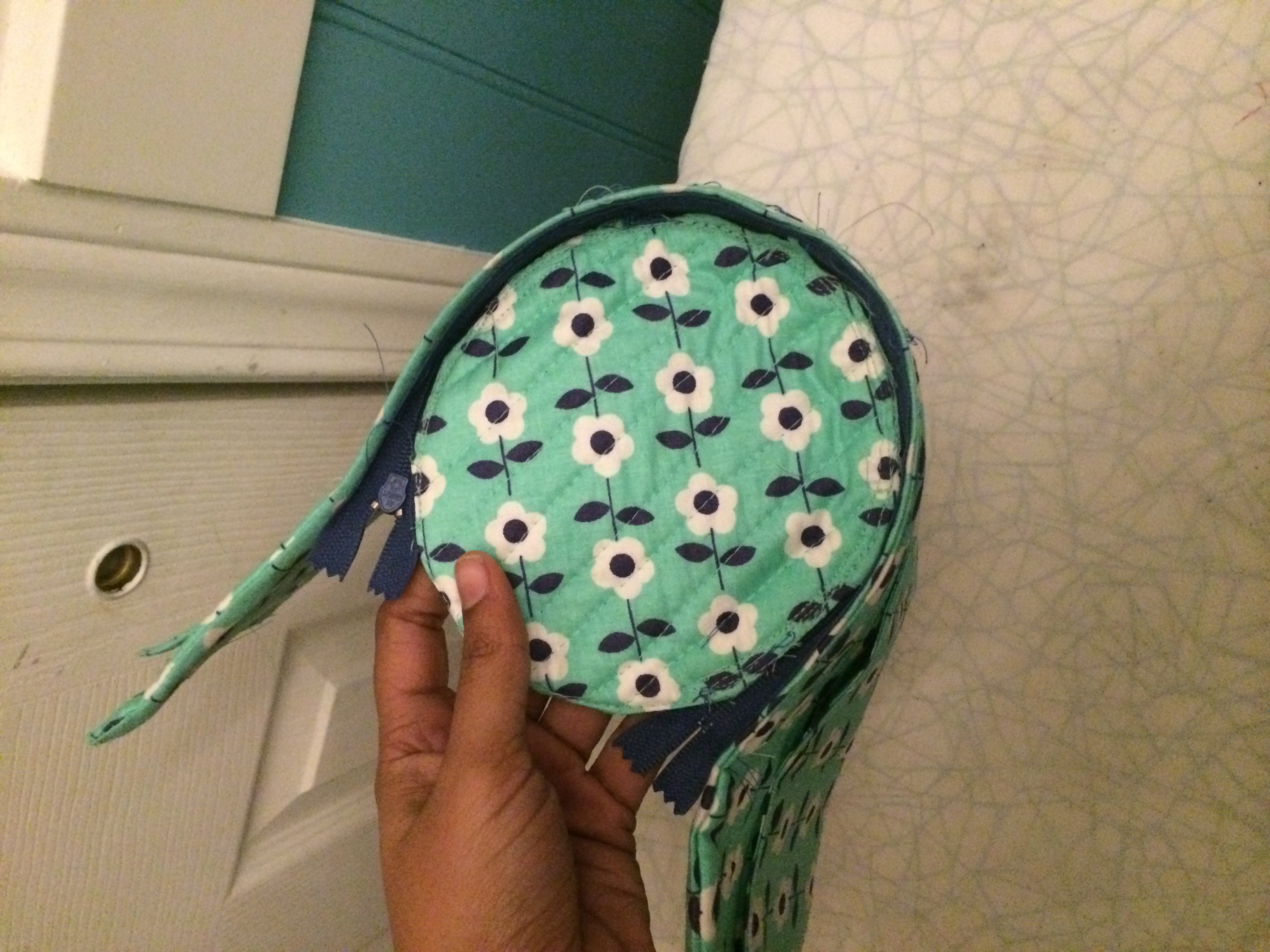 how-to-make-a-round-quilted-makeup-bag-with-inside-pockets-free-pattern-the-stitching-scientist