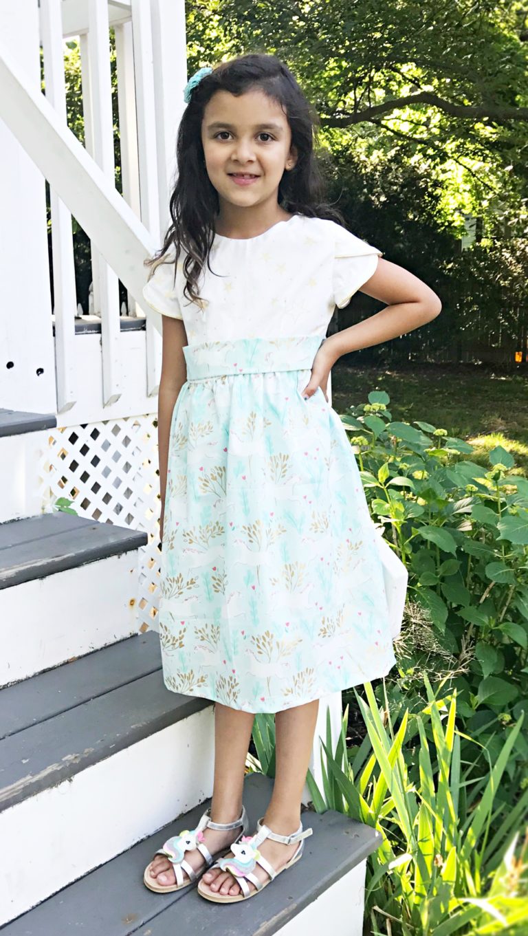 Free sewing pattern: Little girls tulip sleeve dress