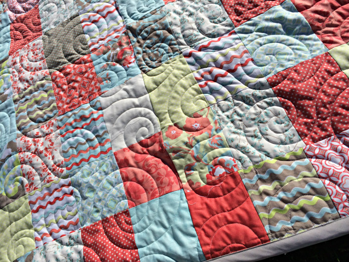 Easy Fat Quarter Patchwork Quilt with Free Pattern