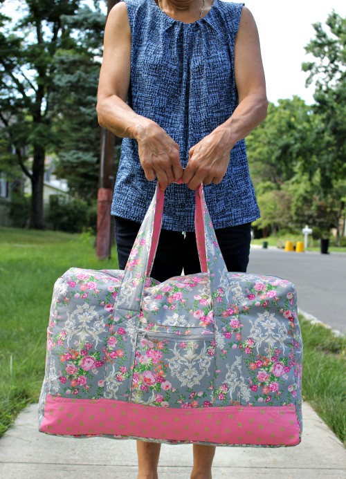 Vera Bradley inspired DIY Carryon Duffel Bag | The Stitching Scientist